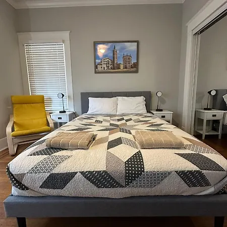 Luxury Stay In Montrose- Parma _ The Italian Plaza